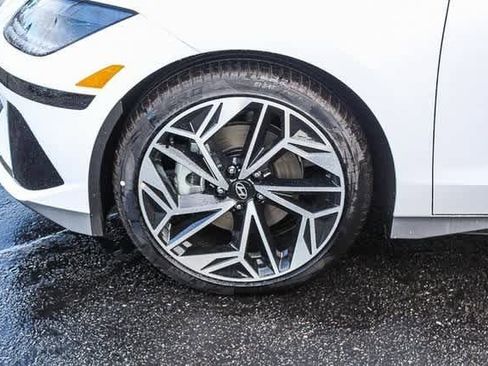 Certified 2025 Hyundai Ioniq 6 SEL image 9