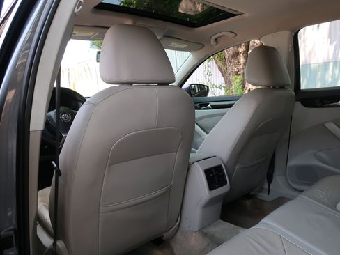Used 2014 Volkswagen Passat TDI SEL Premium FWD image 31