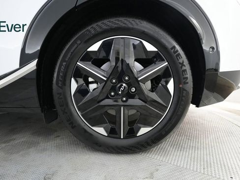 Used 2025 Kia EV6 Wind RWD image 9