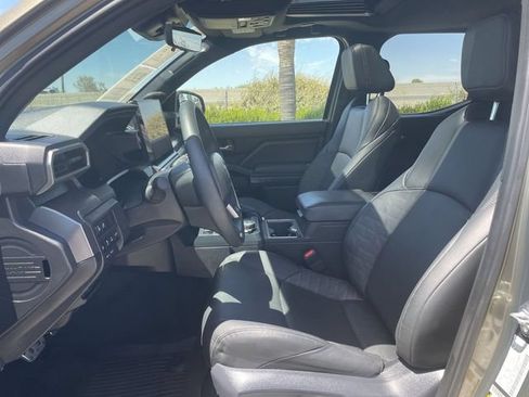 Used 2025 Toyota Tacoma TRD Sport w/ TRD Sport Premium Package AWD/4WD image 18