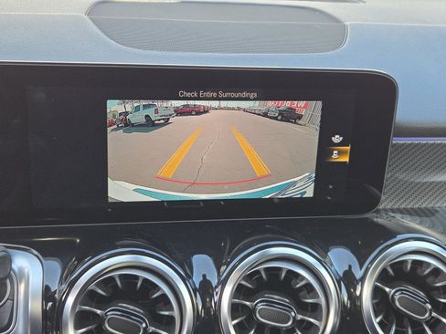 Used 2022 Mercedes-Benz GLB 250 image 8