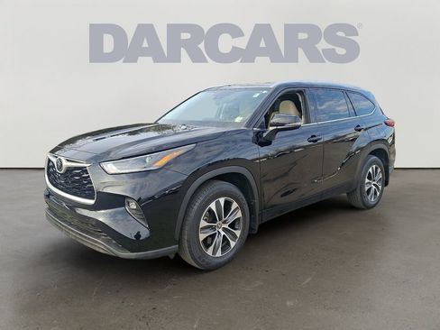 Used 2021 Toyota Highlander XLE image 3