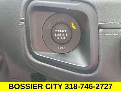Used 2024 Jeep Wrangler Unlimited Sahara w/ Safety Group AWD/4WD image 17