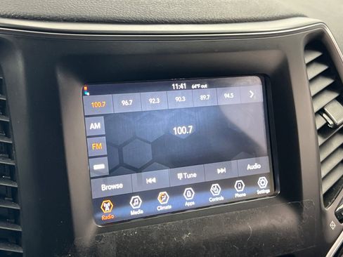 Used 2020 Jeep Cherokee Latitude w/ Cold Weather Group image 17