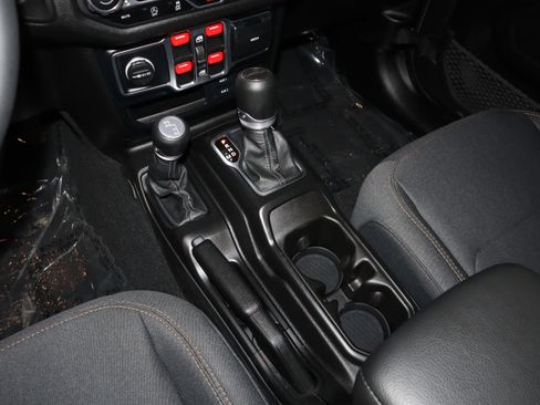 Used 2024 Jeep Gladiator Sport AWD/4WD image 32
