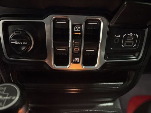 Used 2025 Jeep Wrangler Sport S image 20