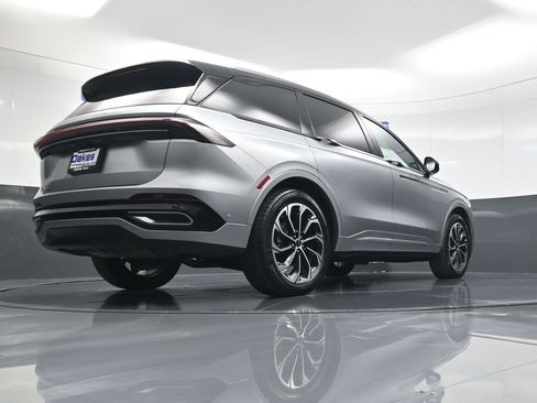 Used 2024 Lincoln Nautilus Reserve image 43