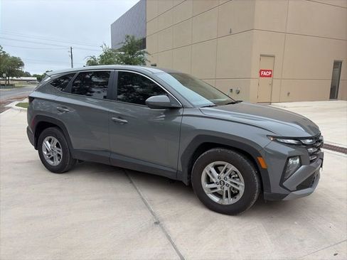 Used 2025 Hyundai Tucson SE FWD image 4
