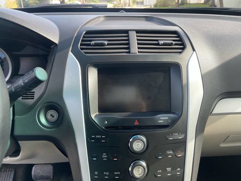 Used 2012 Ford Explorer XLT image 23