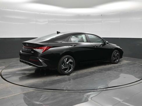 New 2026 Hyundai Elantra Limited FWD image 7