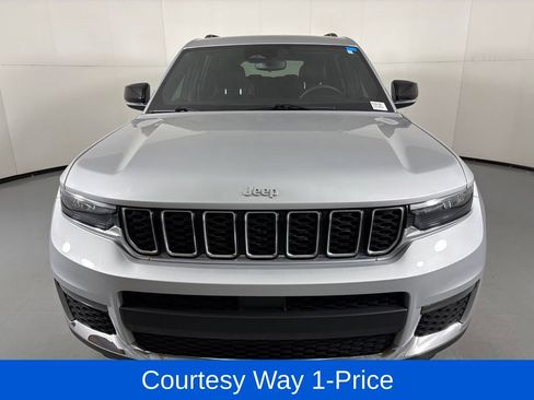Used 2024 Jeep Grand Cherokee L Limited RWD image 4