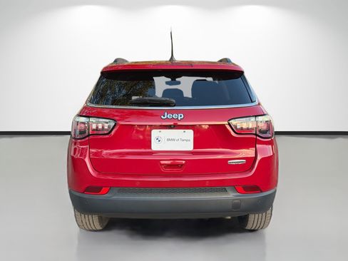 Used 2018 Jeep Compass Latitude w/ Popular Equipment Group FWD image 4
