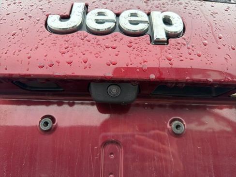 Used 2020 Jeep Cherokee Limited image 10