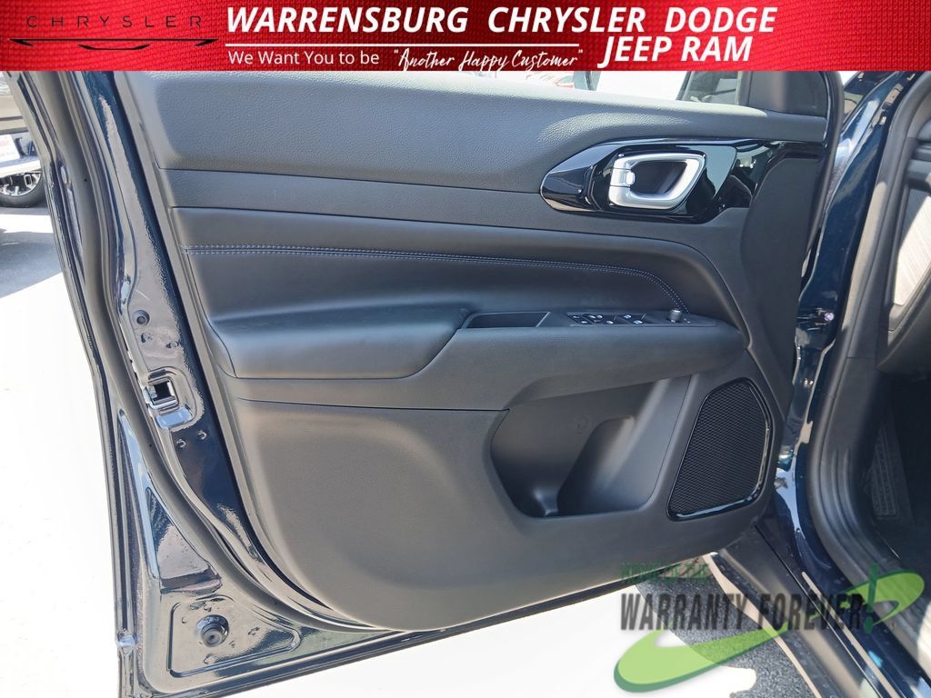 New 2026 Jeep Compass Latitude AWD/4WD image 12