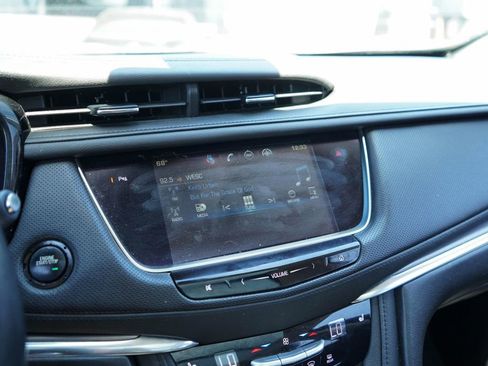 Used 2017 Cadillac XT5 Luxury w/ Driver Awareness Package image 8