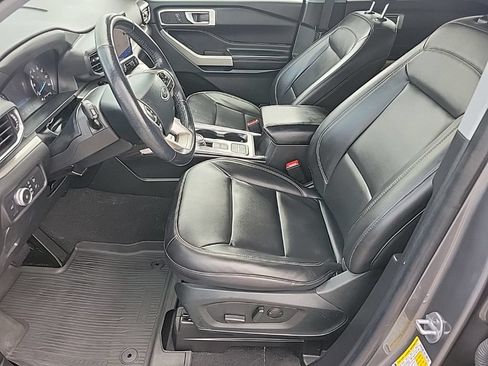 Used 2022 Ford Explorer XLT w/ Equipment Group 202A RWD image 10