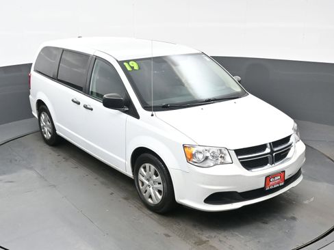 Used 2019 Dodge Grand Caravan SE w/ UConnect Hands-Free Group image 36
