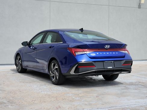 Used 2025 Hyundai Elantra SEL FWD image 6