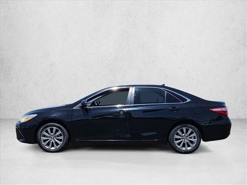 Used 2017 Toyota Camry XLE w/ Moonroof Package FWD image 9