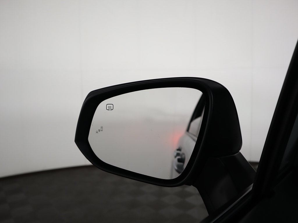 Used 2025 Toyota Sienna XSE FWD image 38