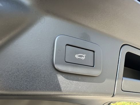 Used 2024 Land Rover Range Rover Velar Dynamic HSE image 40