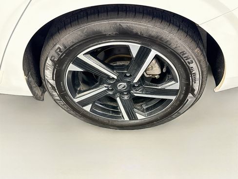 Used 2025 Nissan Sentra SV FWD image 11