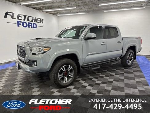 Used 2019 Toyota Tacoma TRD Sport image 1