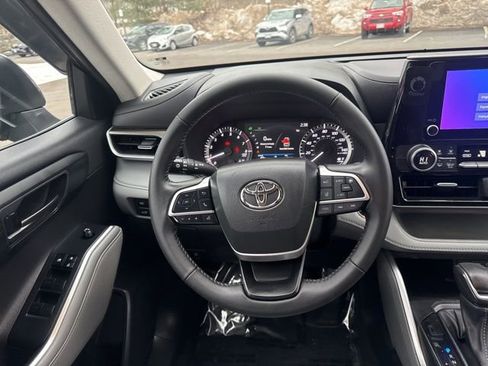 Certified 2023 Toyota Highlander LE image 26