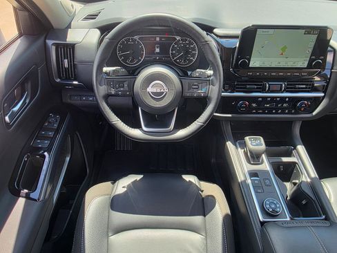 Used 2025 Nissan Pathfinder SL w/ SL Premium Package AWD/4WD image 14