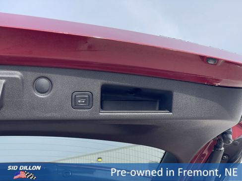 Used 2019 Chevrolet Equinox Premier image 17