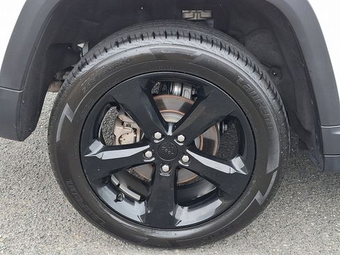 Used 2023 Jeep Grand Cherokee Altitude image 9