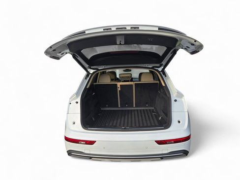 Used 2021 Audi Q5 Prestige w/ Prestige Package image 5