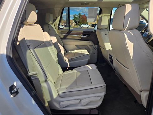 Used 2021 GMC Yukon Denali w/ Denali Premium Package image 10