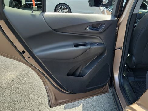 Used 2018 Chevrolet Equinox LT FWD image 13