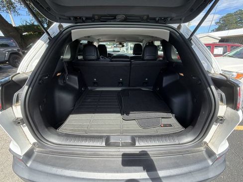 Used 2021 Jeep Cherokee Latitude Plus AWD/4WD image 22