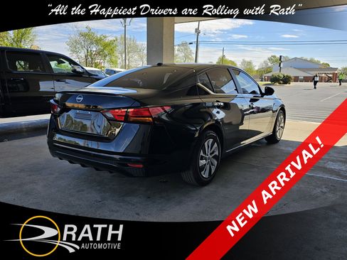 Used 2025 Nissan Altima 2.5 S FWD image 4