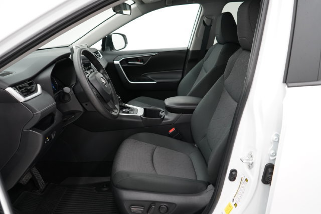 Used 2025 Toyota RAV4 XLE AWD/4WD image 11