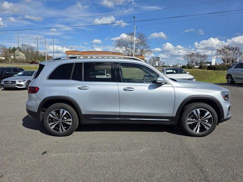 New 2026 Mercedes-Benz GLB 250 image 9