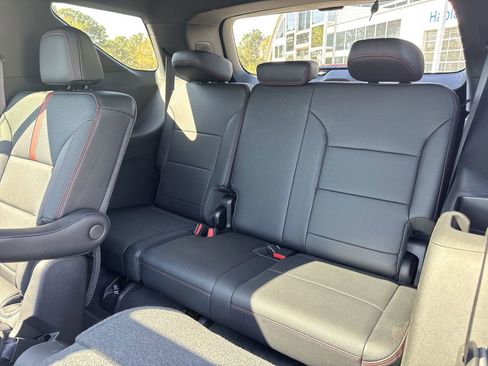 Used 2025 Chevrolet Traverse RS w/ LPO, Floor Liner Package image 32