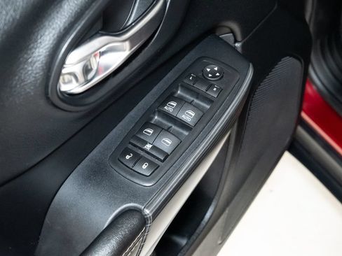 Used 2017 Jeep Cherokee Limited AWD/4WD image 10