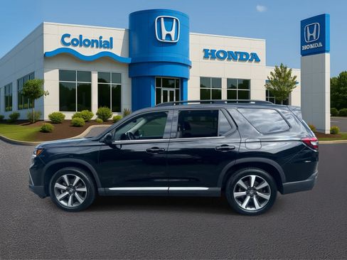 Used 2024 Honda Pilot Touring image 3