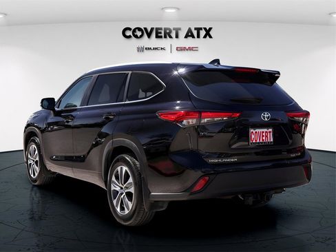 Used 2023 Toyota Highlander XLE image 6