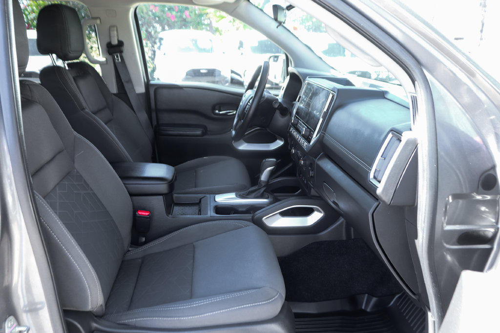 Used 2025 Nissan Frontier SV AWD/4WD image 37