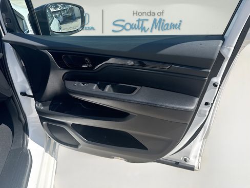 Used 2024 Honda Odyssey Touring image 32