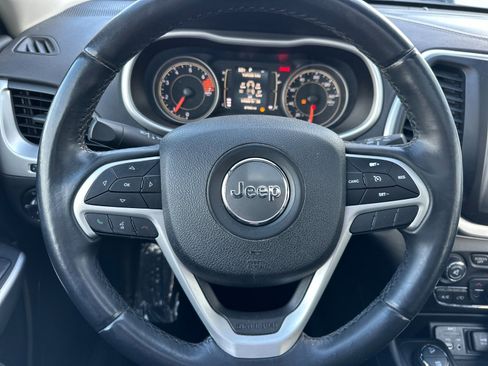 Used 2018 Jeep Cherokee Latitude Plus w/ Comfort/Convenience Group image 23