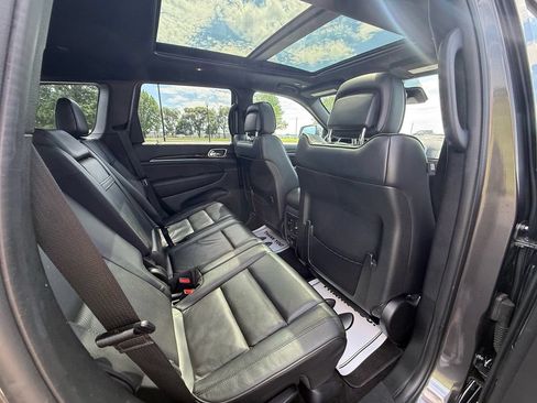 Used 2018 Jeep Grand Cherokee Overland AWD/4WD image 11