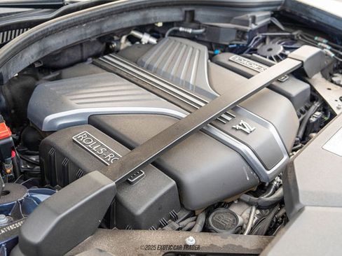 Used 2023 Rolls-Royce Cullinan Black Badge w/ Leather Finishing Pack image 17