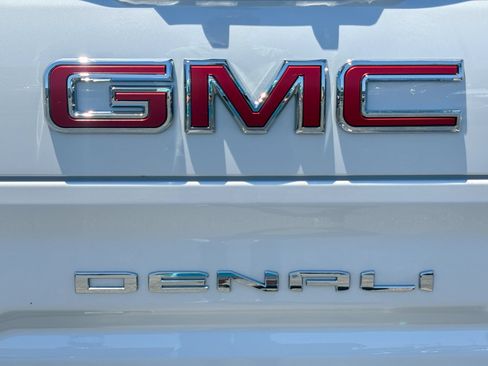 Used 2025 GMC Sierra 1500 Denali w/ Denali Reserve Package AWD/4WD image 15