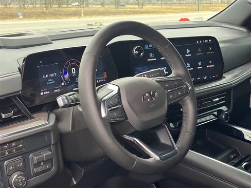 Used 2026 Chevrolet Tahoe Z71 w/ Comfort Package image 9