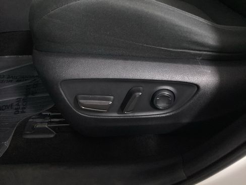 Used 2020 Toyota RAV4 XLE w/ Convenience Package AWD/4WD image 18